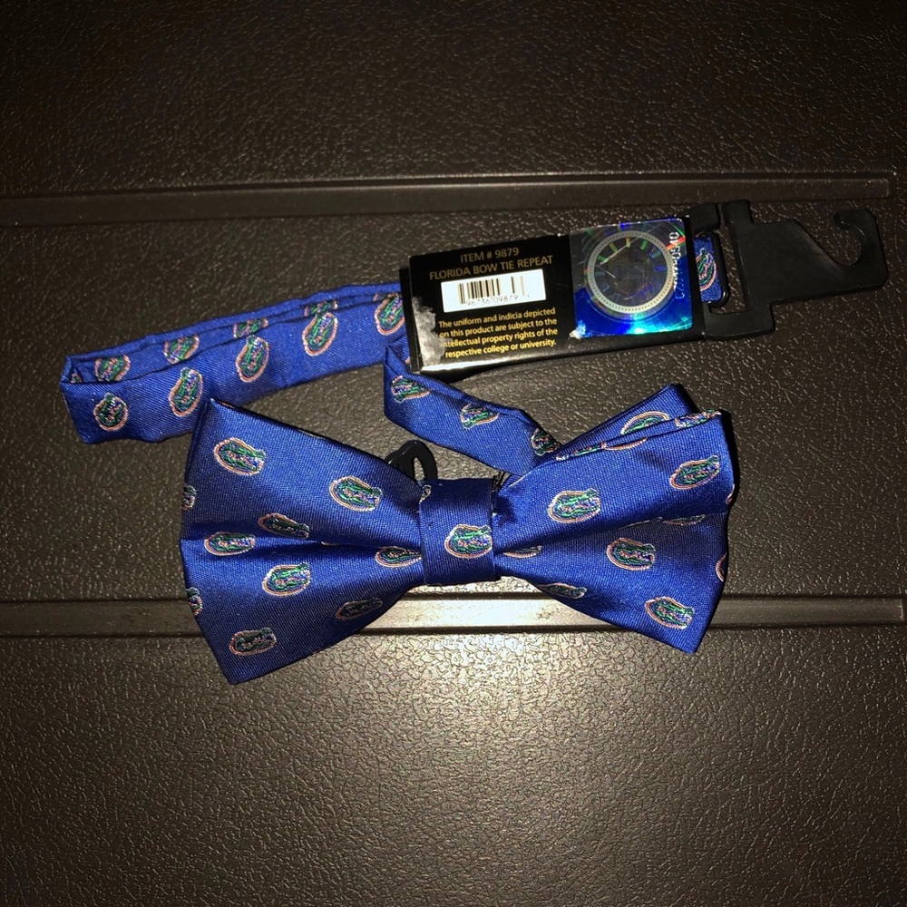 Gators bow tie - Picture 2 of 4